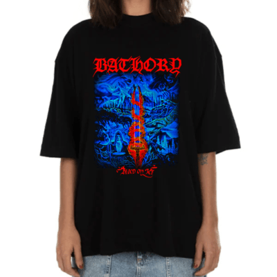 CAMISETA BÁSICA OVERSIZED BATHORY - BLOOD ON ICE